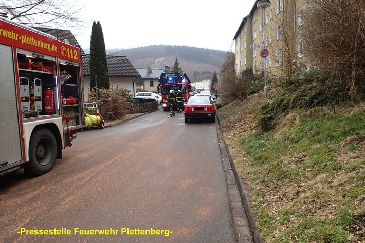 FW-PL: OT-Ohle. Jugendfeuerwehrmitglied hört Rauchmelder, warnt Bewohnerin und alarmiert die Feuerwehr