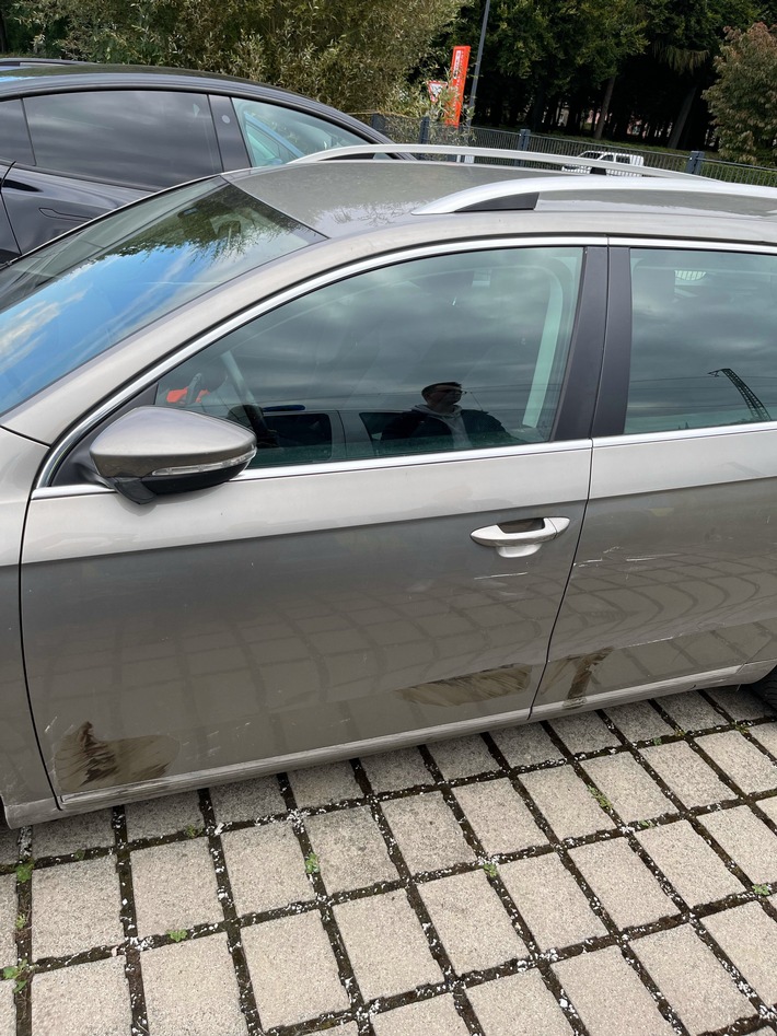 POL-SO: VW Passat beschädigt