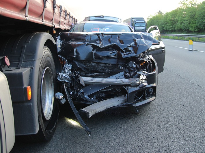POL-BI: Unfall auf A2 - Verkehrsbeeinträchtigung für Berufsverkehr
