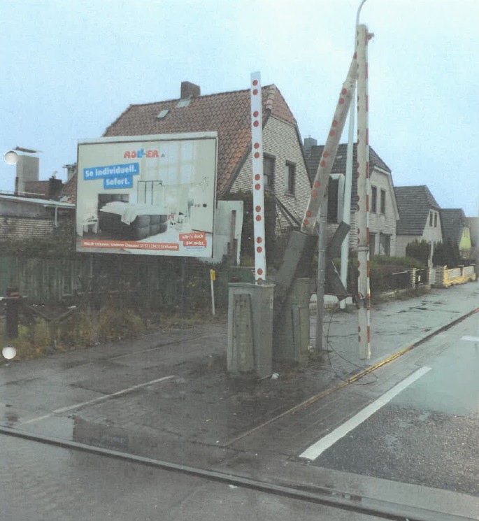 POL-CUX: Verkehrsunfallflucht am Bahnübergang in der Papenstraße in Cuxhaven