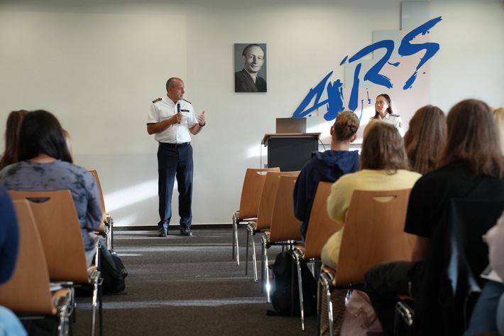 POL-LM: Präventionsprogramm "CrashKurs" an der Adolf-Reichwein-Schule in Limburg