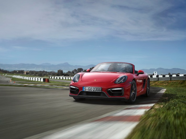 Neue Doppelspitze mit noch mehr Performance: Porsche Boxster GTS und Porsche Cayman GTS / Top-Modelle der Mittelmotor-Sportler mit stärkerem Antrieb und adaptivem Fahrwerk