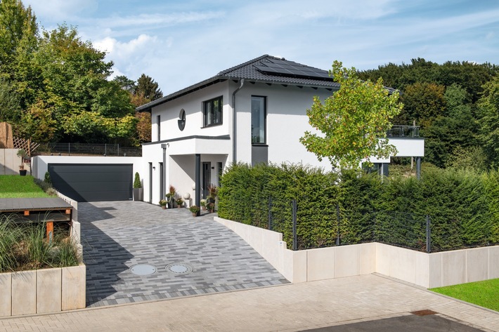 Homestory: Energieeffizientes Stadthaus für zwei / WeberHaus