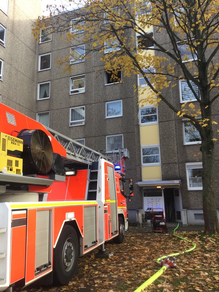FW-BN: Feuer in einem Mehrfamilienhaus in Bonn-Auerberg