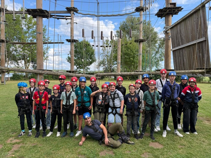 FW Xanten: Teambuilding für die Jugendfeuerwehr im Kletterpark