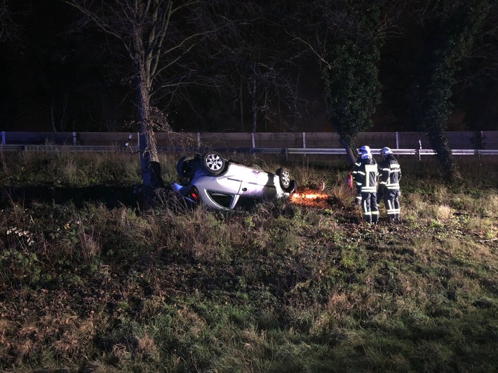 FW-MH: PKW überschlug sich auf Autobahn - Fahrer leicht verletzt.