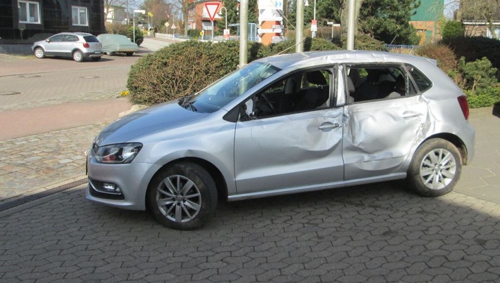 POL-HL: OH_Dahme    /

Polizei stoppt unfallbeschädigtes Auto - Wo war der Unfall? - Zeugen gesucht