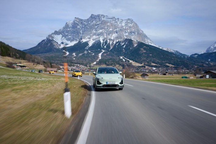 Aiways führt kundennahe Fahrerprobung des U6 SUV-Coupé in den Alpen durch