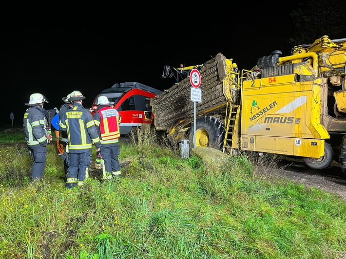 FW Bergheim: Einsatzerstinformation: Bahnunfall in Bergheim - keine Verletzten - 33 Personen betroffen