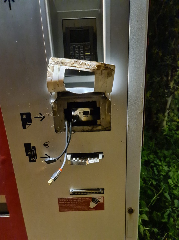 BPOL-KS: Fahrkartenautomat aufgebrochen