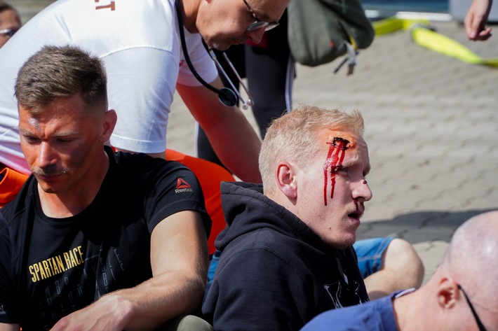 FW Bremerhaven: Großübung in Bremerhaven mit überregionaler Beteiligung erfolgreich verlaufen - Mehrere Schwerverletzte nach Fettexplosion