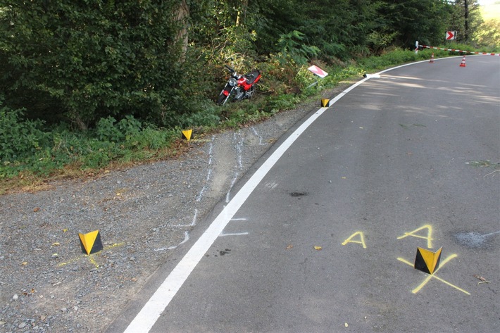 POL-RBK: Kürten - 22-jähriger Motorradfahrer gerät bei Sonntagstour aus Kurve