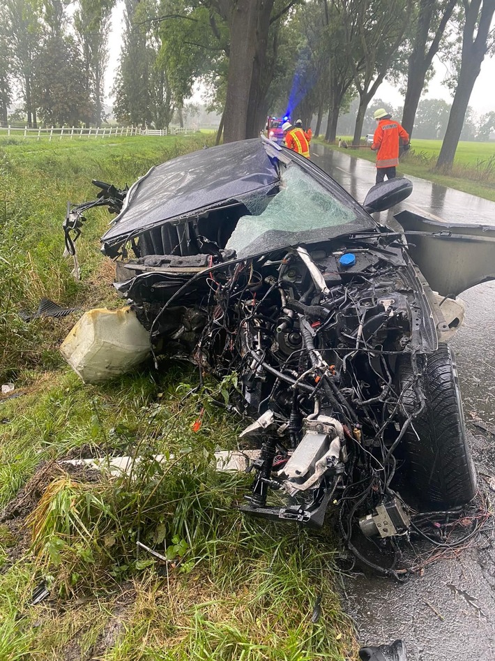 POL-STD: 25-jähriger Autofahrer bei Unfall in Engelschoff schwer verletzt