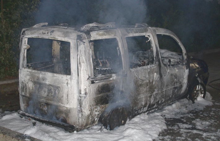 POL-MI: Fiat geht in Flammen auf