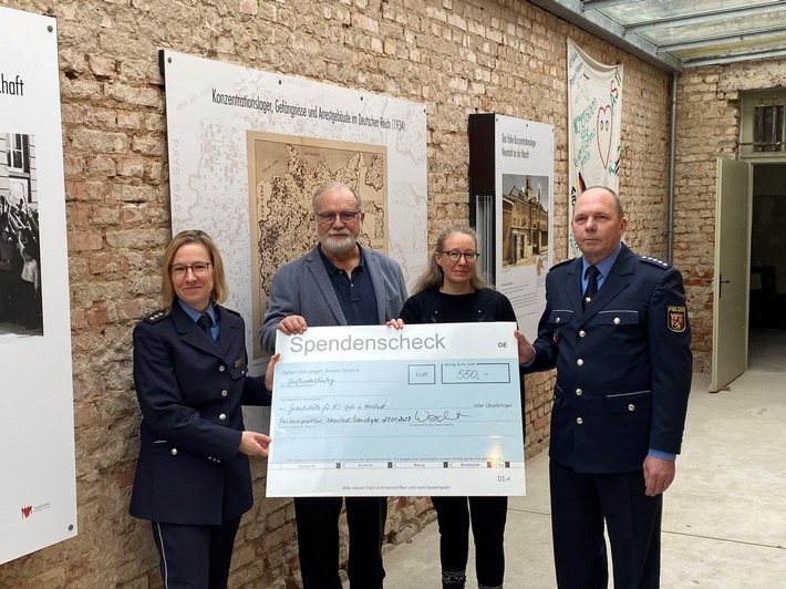 POL-PDNW: Polizeiinspektion Neustadt übergibt Spendenscheck an den Förderverein der NS-Gedenkstätte