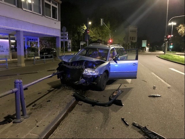 POL-PDTR: Nach Unfall an belebter Kreuzung: Zeugen gesucht