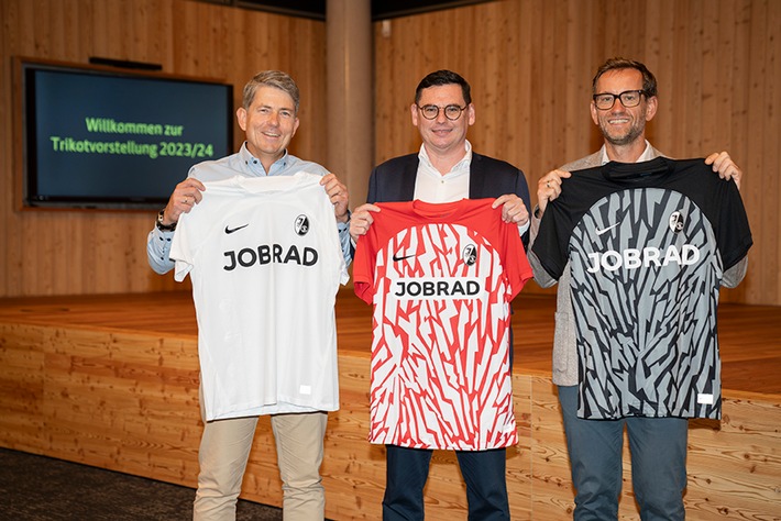 SC Freiburg und Hauptsponsor JobRad präsentieren neue SC-Trikots