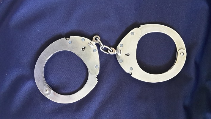 POL-NE: Festnahme nach Streitigkeiten - 19-Jähriger mit Haftbefehl gesucht