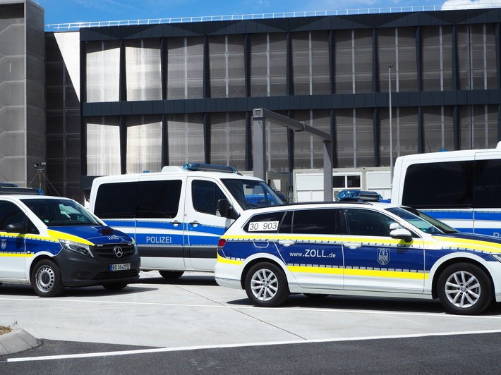 HZA-F: Gemeinsame Kontrollen von Polizei und Zoll am Frankfurter Flughafen- Gewerblicher Güterverkehr sowie Reisebusse im Fokus