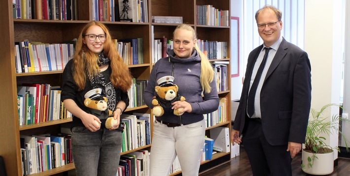 POL-EN: Schwelm/Sprockhövel- Belobigung zweier Helferinnen durch Landrat Olaf Schade