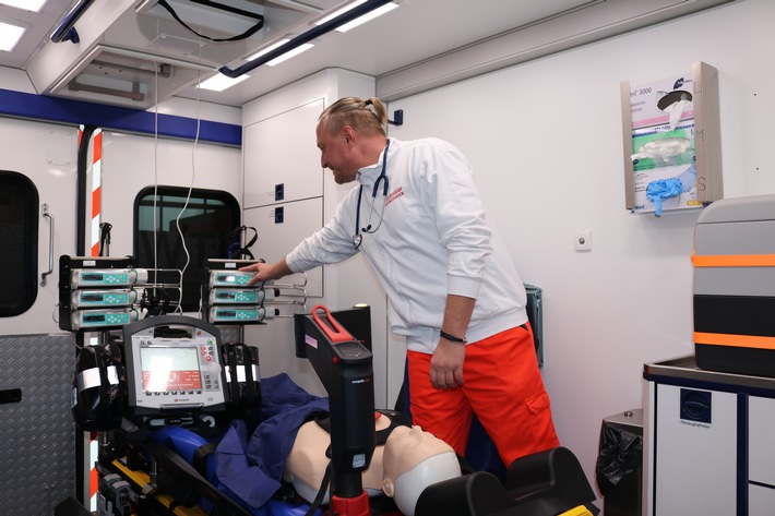 FW Bremerhaven: Rettungsdienst verlegt 26 Patientinnen zurück zum AMEOS Klinikum Mitte Bremerhaven