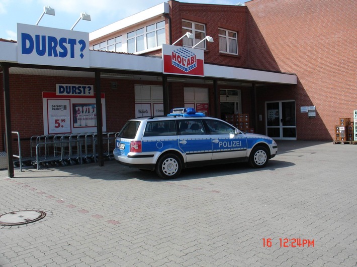 POL-WL: Raubüberfall auf Getränkemarkt in Niedermarschacht am 15.08.06 *hier Tatortfoto*