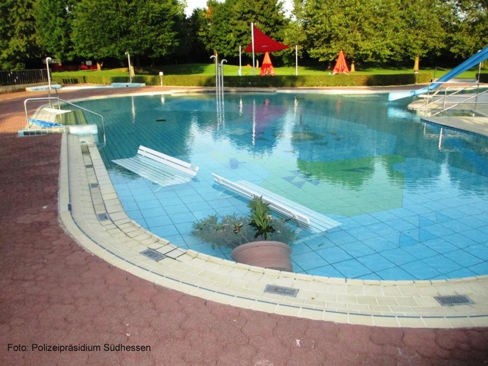 POL-DA: Groß-Umstadt: Randalierer wüten im Schwimmbad und richten hohen Schaden an / Polizei bittet um Hinweise