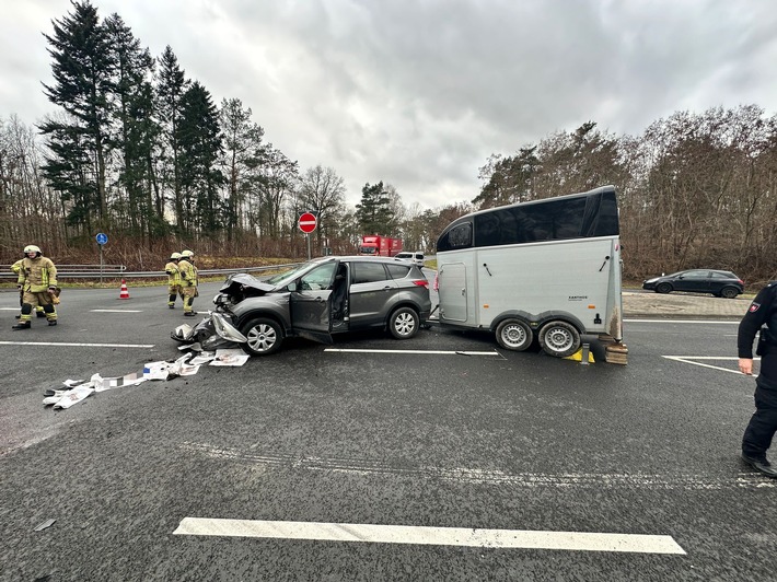 FW Helmstedt: Erneut Verkehrsunfall auf der B244, Helmstedt - Mariental