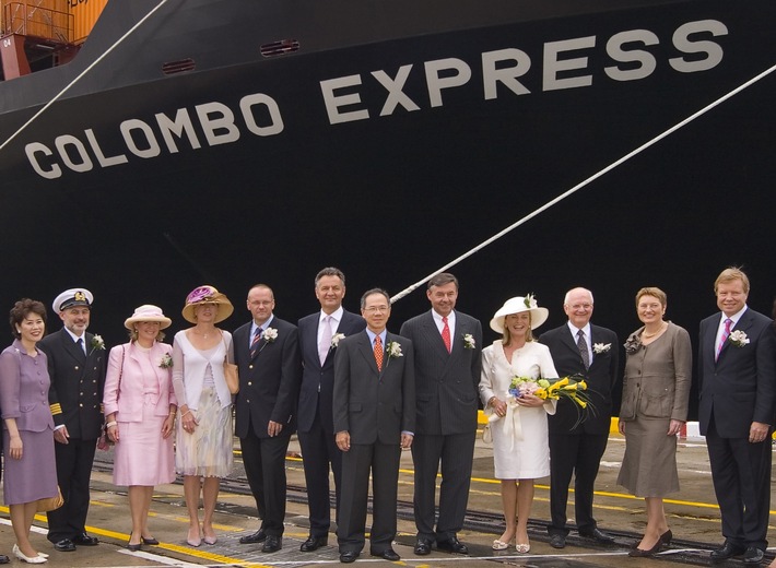 &quot;Colombo Express&quot; - Grösstes Containerschiff der Welt getauft