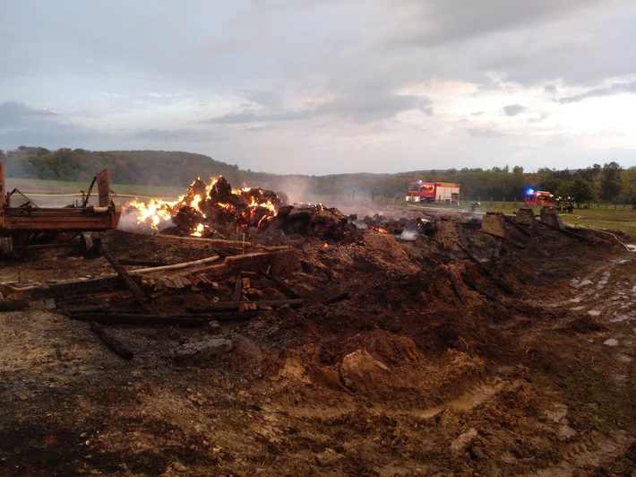 FW-EN: Wetter - Sirenenalarm im Stadtgebiet: Scheune in Grundschöttel steht in Vollbrand (Erstmeldung)