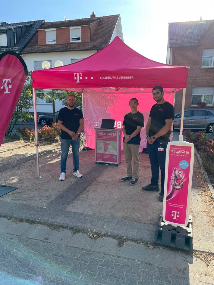 Telekom-Infomobil zum Glasfasernetz in Dreieich