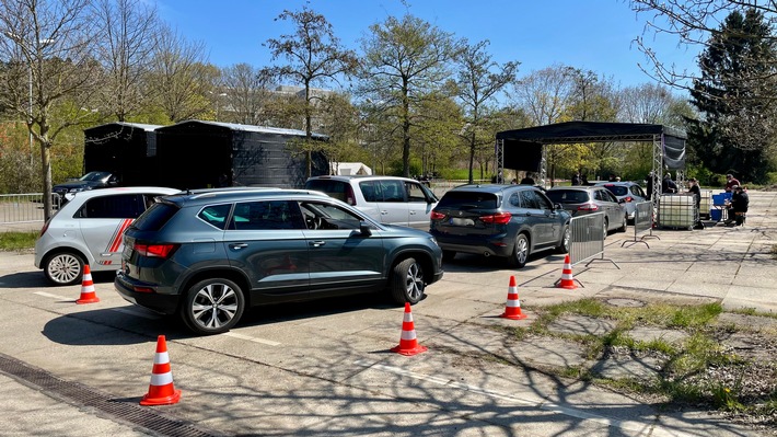 FW-GL: Erfolgreiches Pilotprojekt "Impf-Drive-In" in Bergisch Gladbach