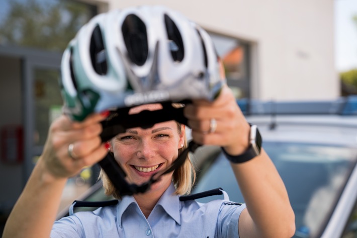POL-GE: Fahrradhelm verhindert Schlimmeres