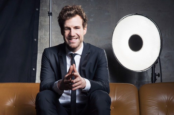 "Fußball ist der schönste gemeinsame Nenner!" Luke Mockridge im WM-Fieber! SAT.1 zeigt seine neue Show "LUKE! Die WM und ich" am 1. Juni