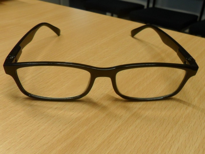 POL-WHV: Aufgefundene Brille (FOTO) bei der Polizei abgegeben - möglicher Zusammenhang zu einer anderen Straftat - Polizei bittet zur Aufklärung der Umstände um hilfreiche Angaben zum Eigentümer