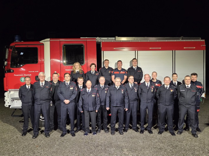 FW Bocholt: +++Martinsabend Feuerwehr, Bocholt Löschzug Suderwick+++ -Ehrungen und Beförderungen-