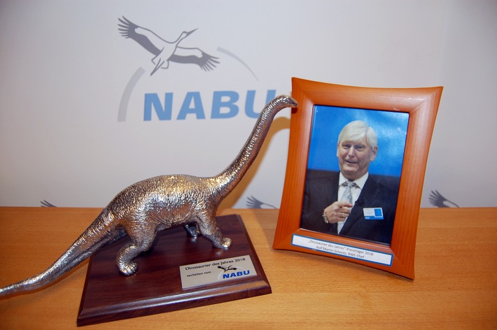 NABU kürt RWE-Chef Schmitz zum &quot;Dinosaurier des Jahres 2018&quot;