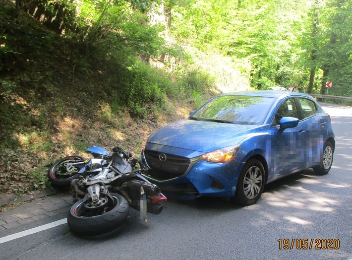 POL-RBK: Leichlingen - Junger Motorradfahrer kracht in den Gegenverkehr