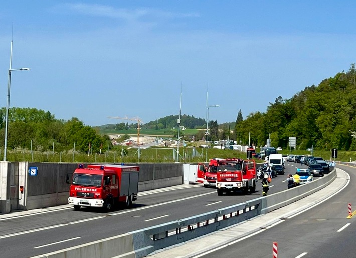 FW Reichenau: Feuerwehreinsatz wegen ausgelöster Brandmeldeanlage im Tunnel Waldsiedlung, 30.04.2024, B33, Reichenau-Waldsiedlung