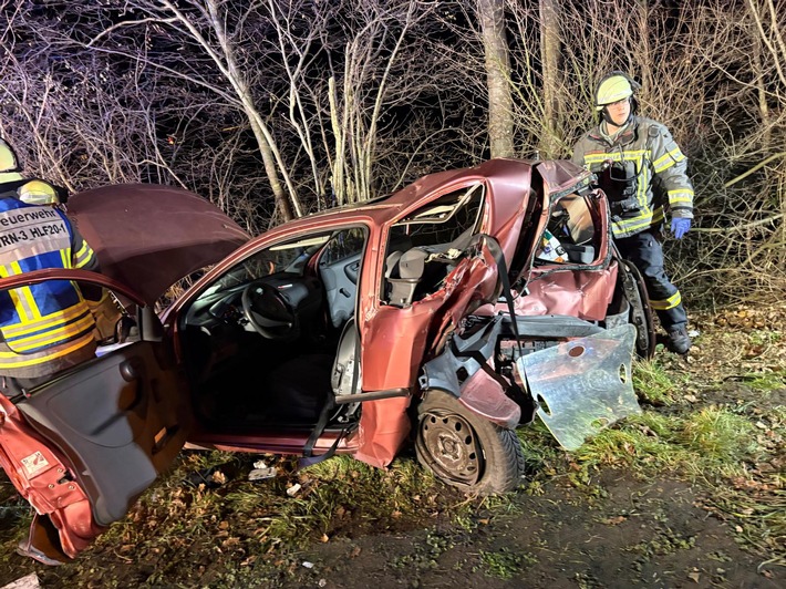 FW-WRN: Schwerer Verkehrsunfall auf der Nordlippestraße
