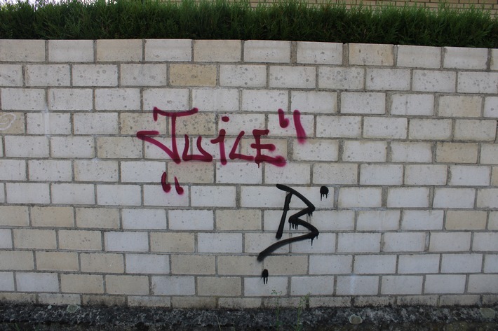 POL-HS: Graffiti an Grundstücksmauer