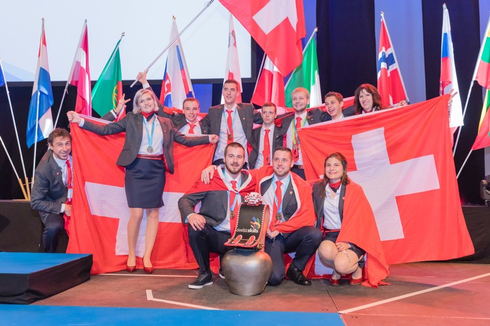 La squadra nazionale svizzera delle professioni ottiene il titolo di campione europeo / Come sponsor generale della Fondazione SwissSkills Debrunner Acifer AG si congratula