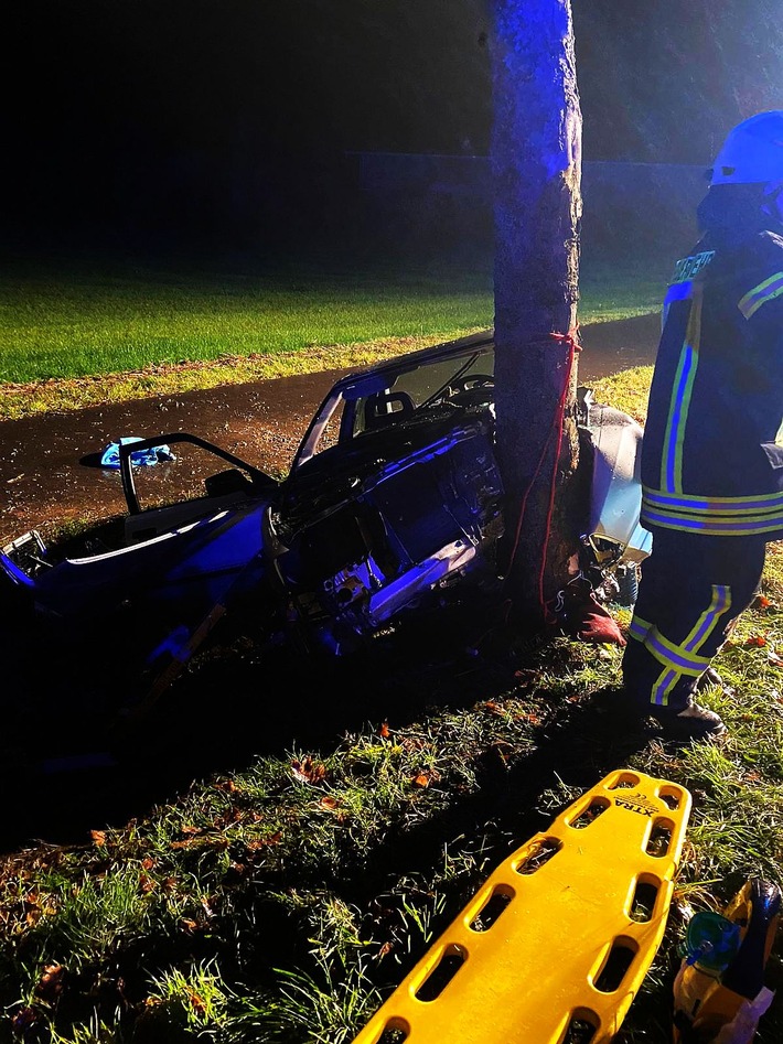 POL-STD: Beifahrerin nach schwerem Unfall in Harsefeld verstorben, Fahrer trug lebensgefährliche Verletzungen davon