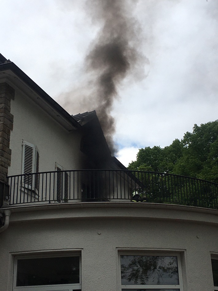 FW-MK: Feuer auf Balkon