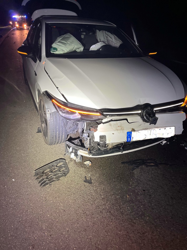 POL-GM: Auto kollidiert mit Wildschweinrotte