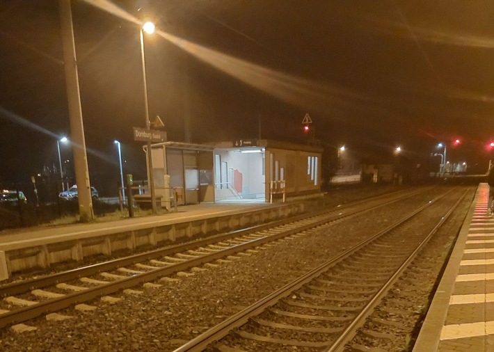 BPOLI EF: Steine auf Bahngleise gelegt - Bahnanlagen sind keine Spielplätze