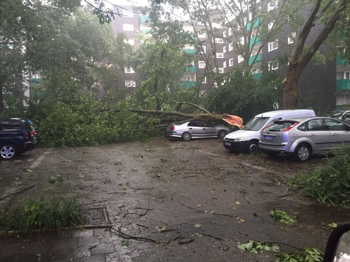 FW-GE: Kurzes Gewitter über Gelsenkirchen fordert Feuerwehr