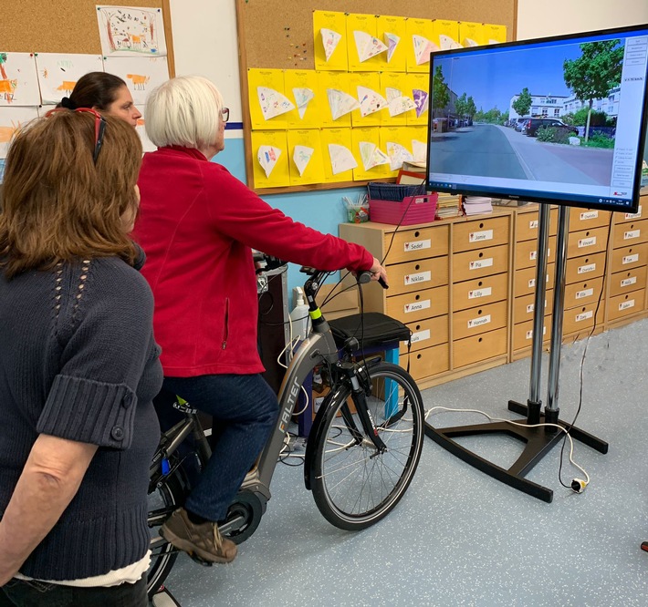 POL-WES: Schermbeck/Xanten - Radler lernen den Umgang mit Pedelecs und E-Bikes