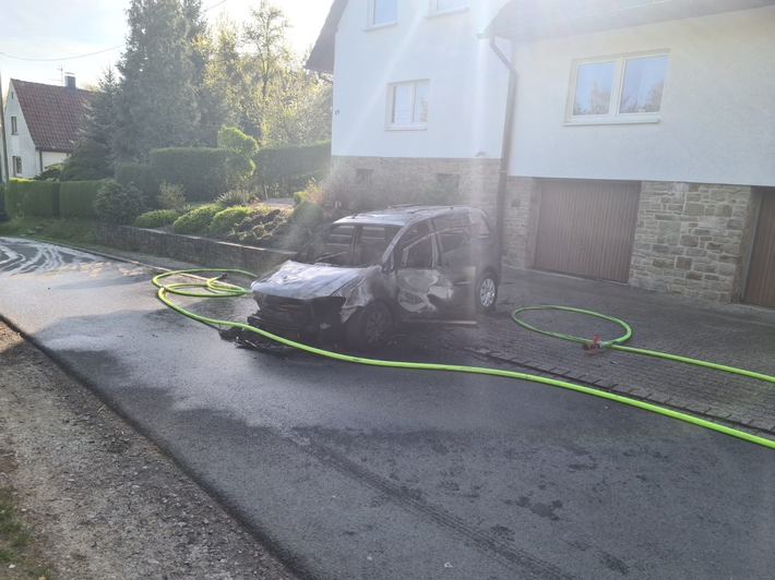 FW-EN: Wetter - Brandmeldealarm und Fahrzeugbrand