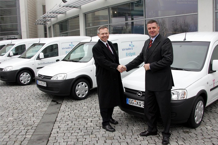 Erdgas-Combo schon vor dem Verkaufsstart im Alltagstest / Deutsche Telekom erweitert Fuhrpark mit den ersten CNG-Varianten des Opel-Modells